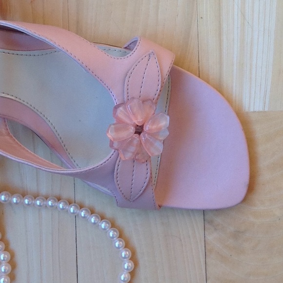 Pink Expressions heels,  EUC, size 10. - Picture 2 of 5